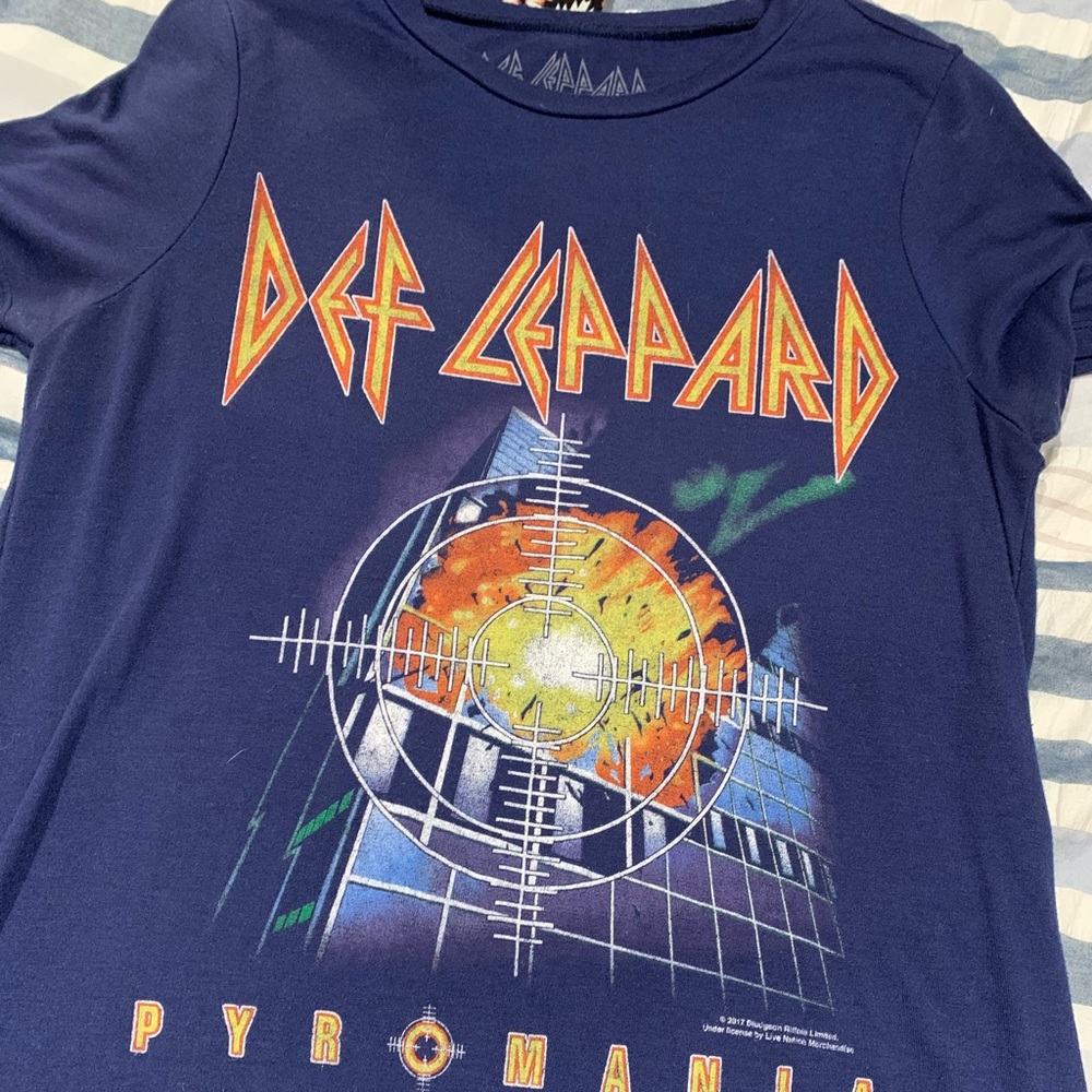 Def Leppard tshirt